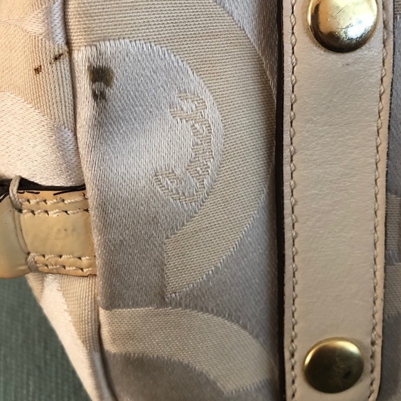 Coach Cream Shoulder Bag - Picture 4 of 6